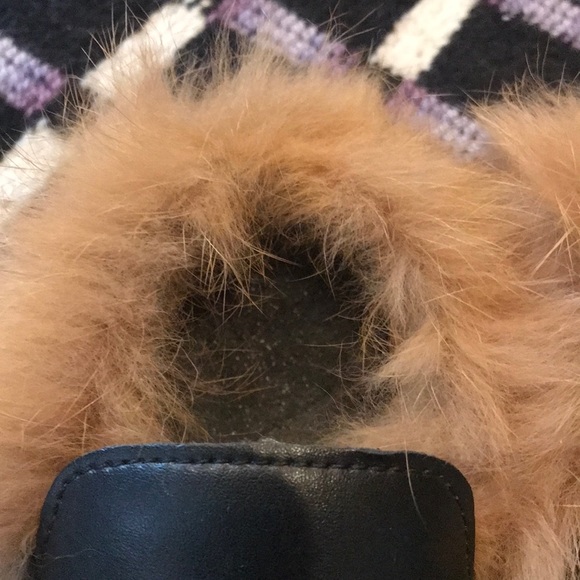 Gucci like black shoes with fur lining - Picture 2 of 2